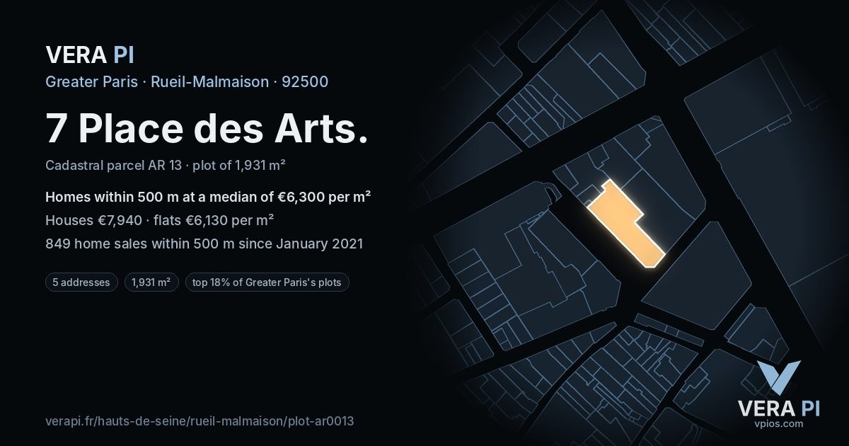 7 Place des Arts, Rueil-Malmaison at night – the plot lit, the parcels around coloured by the prices near them