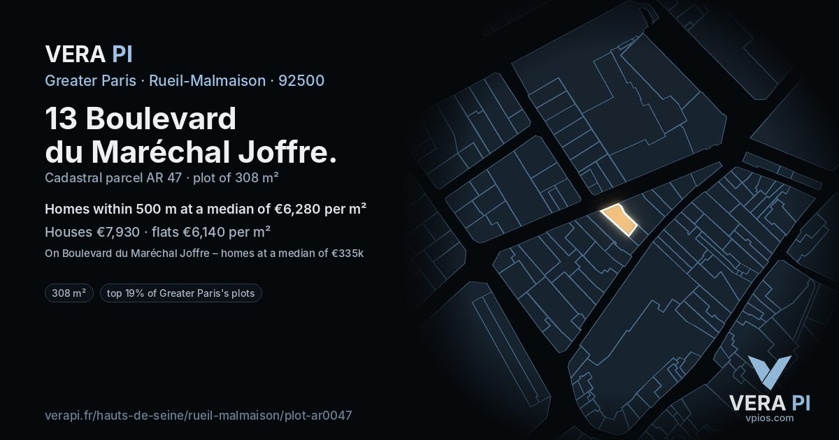 13 Boulevard du Maréchal Joffre, Rueil-Malmaison at night – the plot lit, the parcels around coloured by the prices near them