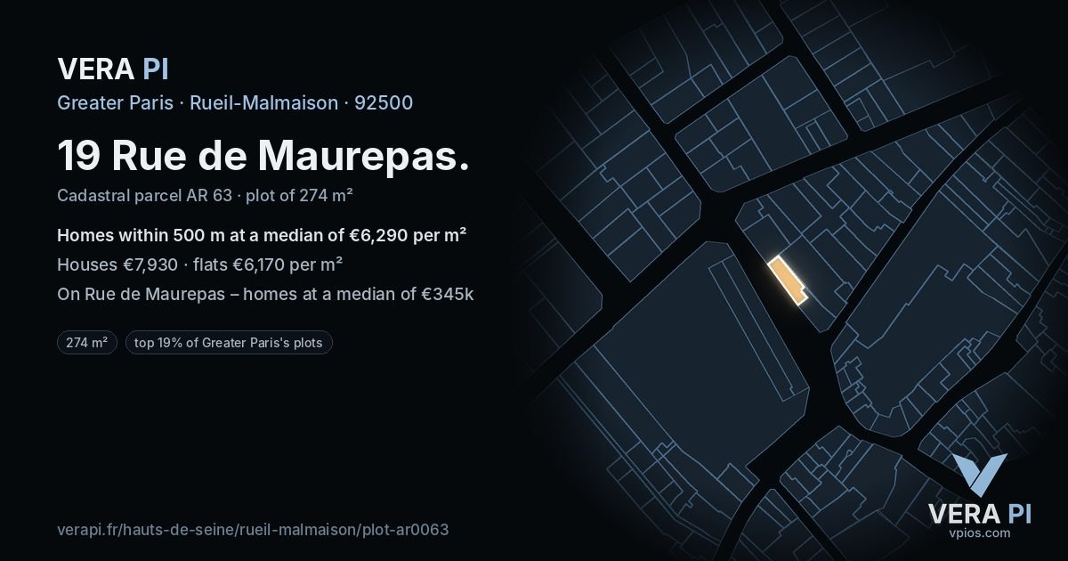 19 Rue de Maurepas, Rueil-Malmaison at night – the plot lit, the parcels around coloured by the prices near them