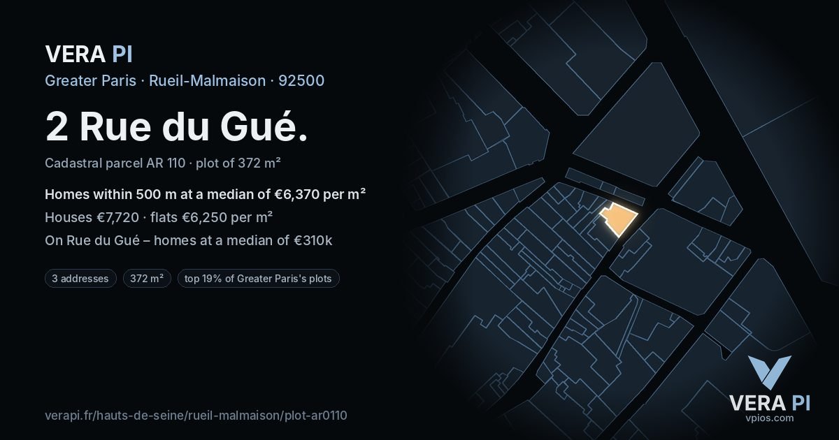 2 Rue du Gué, Rueil-Malmaison at night – the plot lit, the parcels around coloured by the prices near them