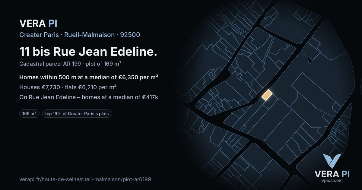 11 bis Rue Jean Edeline, Rueil-Malmaison at night – the plot lit, the parcels around coloured by the prices near them