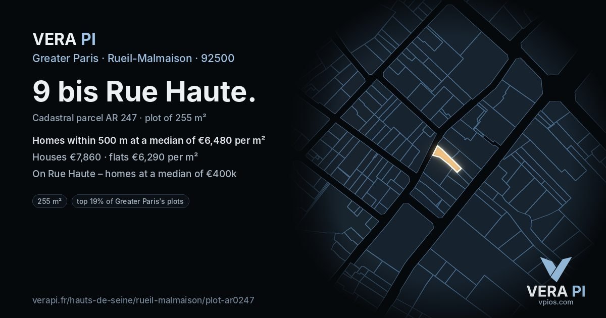 9 bis Rue Haute, Rueil-Malmaison at night – the plot lit, the parcels around coloured by the prices near them