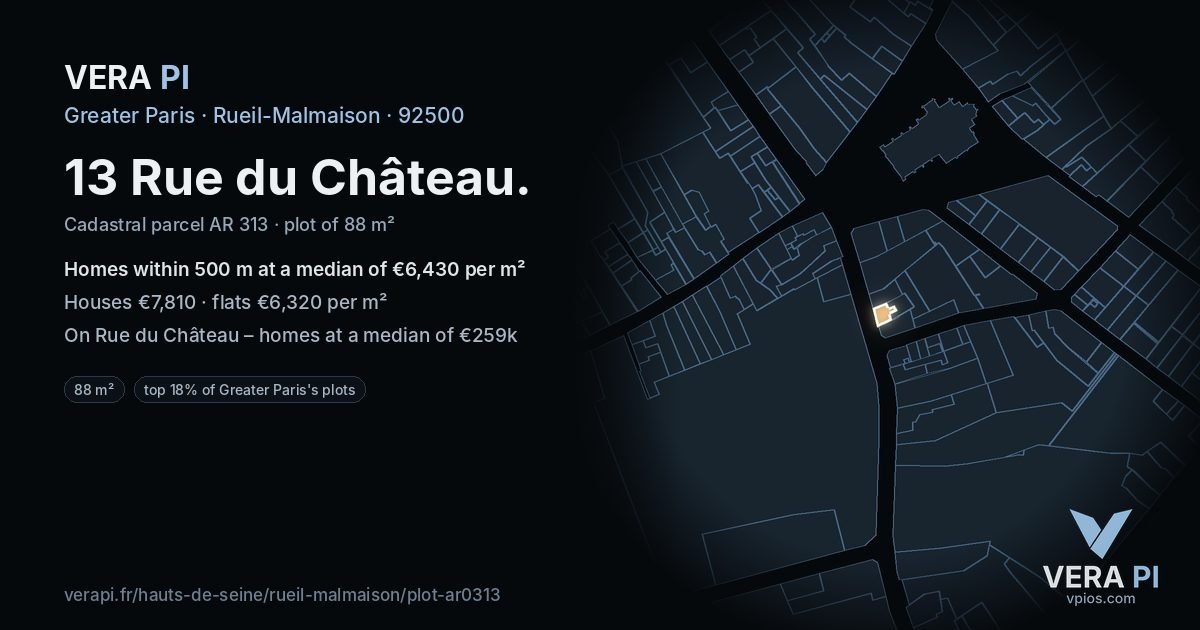 13 Rue du Château, Rueil-Malmaison at night – the plot lit, the parcels around coloured by the prices near them