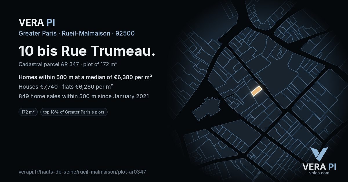10 bis Rue Trumeau, Rueil-Malmaison at night – the plot lit, the parcels around coloured by the prices near them