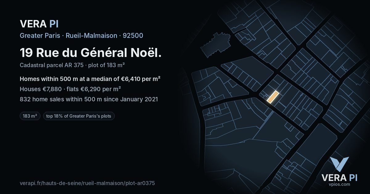 19 Rue du Général Noël, Rueil-Malmaison at night – the plot lit, the parcels around coloured by the prices near them