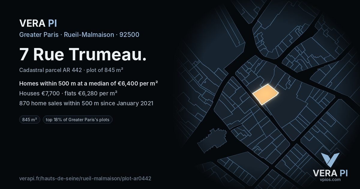 7 Rue Trumeau, Rueil-Malmaison at night – the plot lit, the parcels around coloured by the prices near them