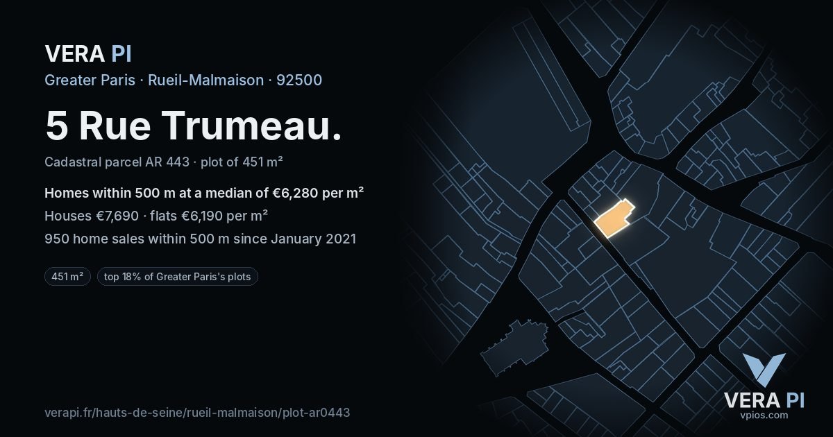 5 Rue Trumeau, Rueil-Malmaison at night – the plot lit, the parcels around coloured by the prices near them