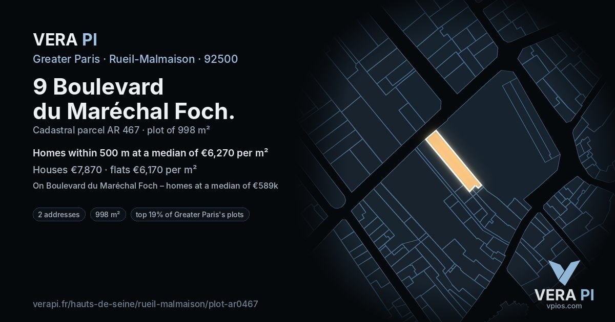 9 Boulevard du Maréchal Foch, Rueil-Malmaison at night – the plot lit, the parcels around coloured by the prices near them