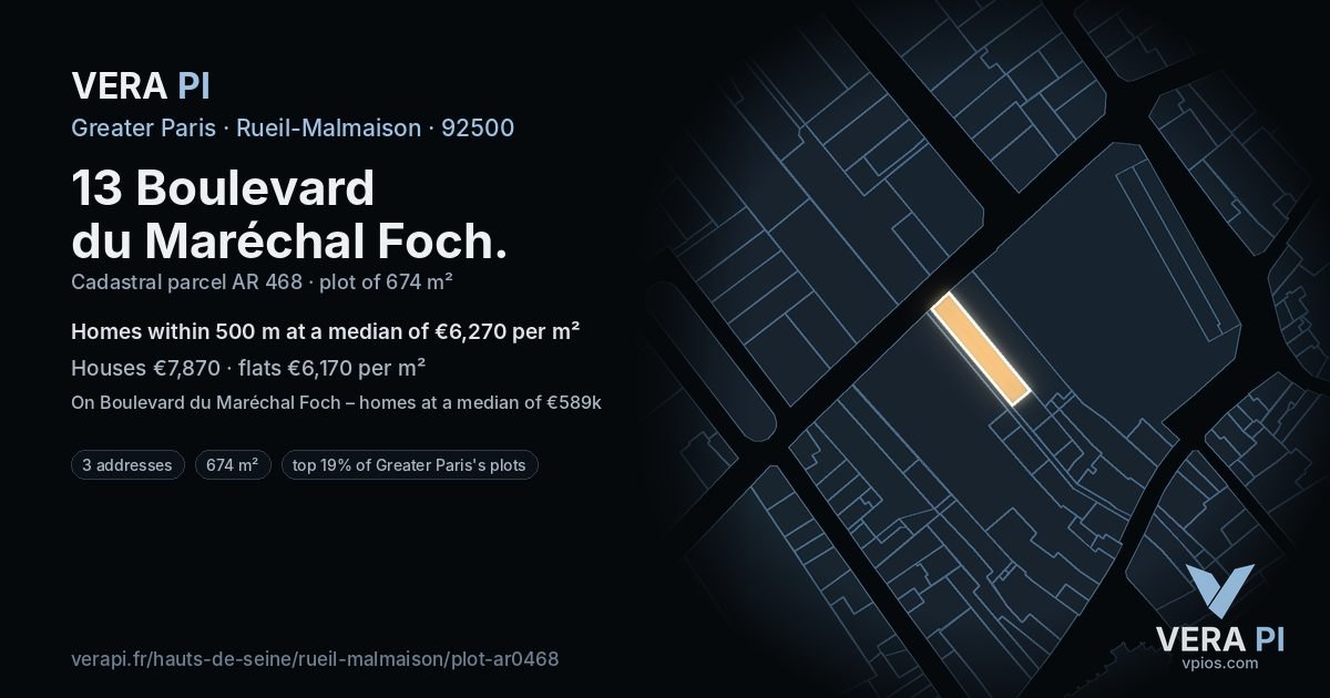 13 Boulevard du Maréchal Foch, Rueil-Malmaison at night – the plot lit, the parcels around coloured by the prices near them