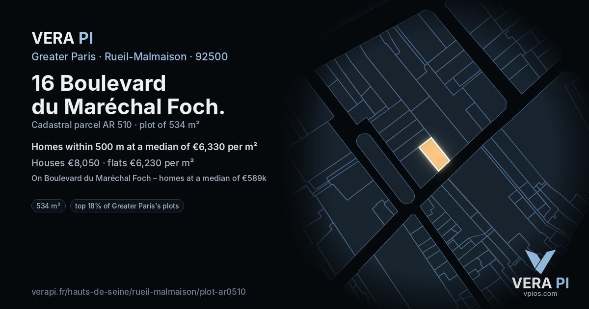 16 Boulevard du Maréchal Foch, Rueil-Malmaison at night – the plot lit, the parcels around coloured by the prices near them