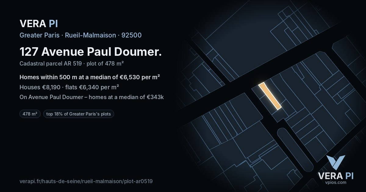 127 Avenue Paul Doumer, Rueil-Malmaison at night – the plot lit, the parcels around coloured by the prices near them