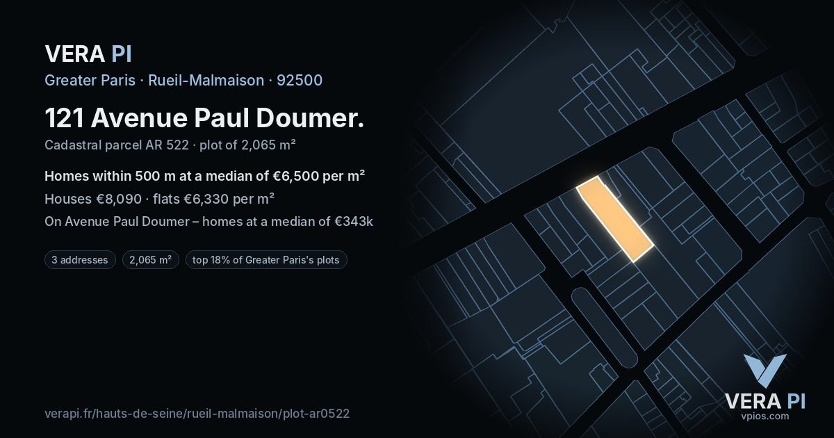 121 Avenue Paul Doumer, Rueil-Malmaison at night – the plot lit, the parcels around coloured by the prices near them