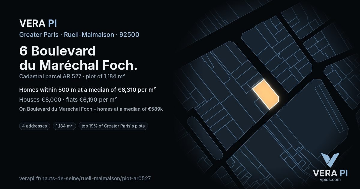 6 Boulevard du Maréchal Foch, Rueil-Malmaison at night – the plot lit, the parcels around coloured by the prices near them