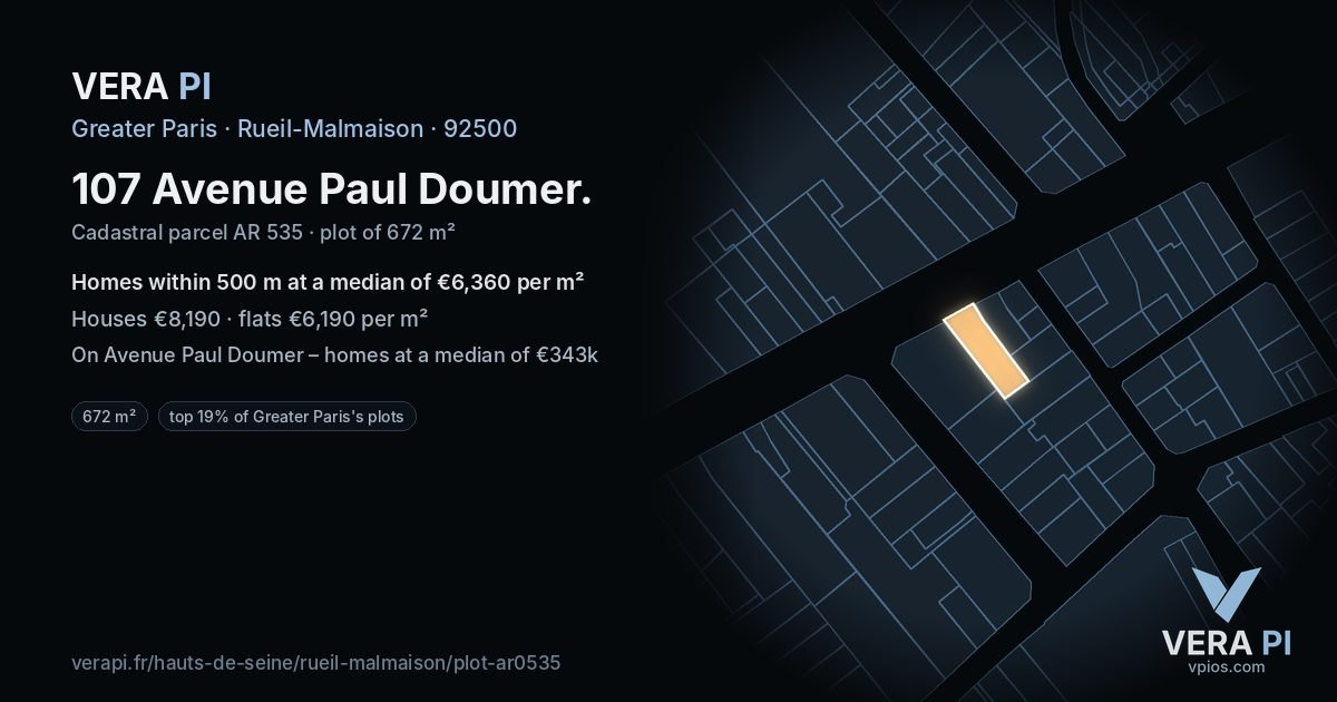 107 Avenue Paul Doumer, Rueil-Malmaison at night – the plot lit, the parcels around coloured by the prices near them