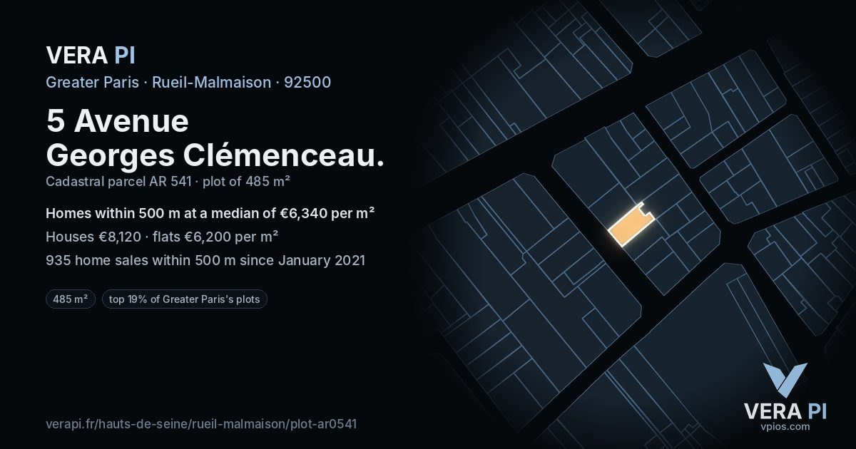 5 Avenue Georges Clémenceau, Rueil-Malmaison at night – the plot lit, the parcels around coloured by the prices near them