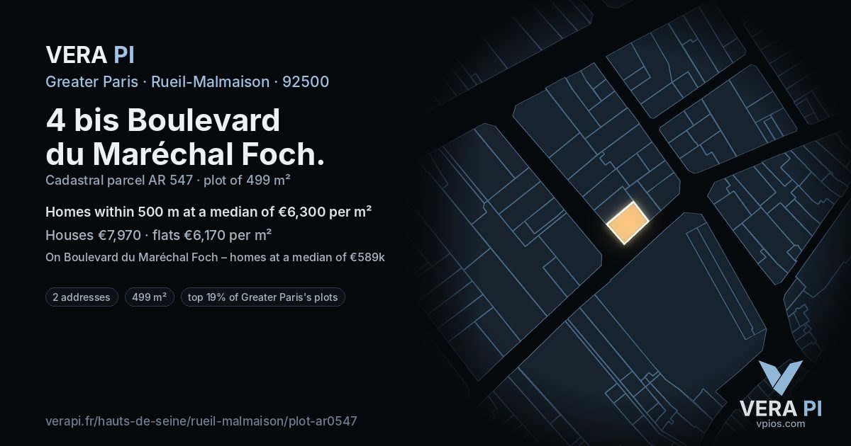 4 bis Boulevard du Maréchal Foch, Rueil-Malmaison at night – the plot lit, the parcels around coloured by the prices near them