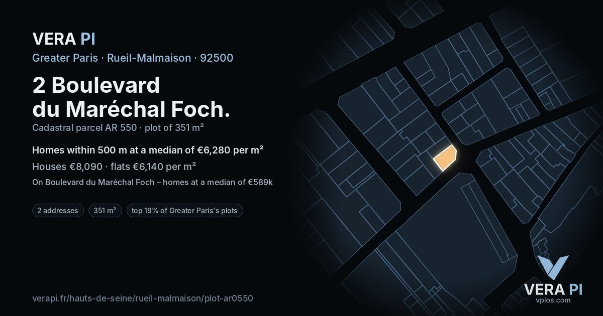 2 Boulevard du Maréchal Foch, Rueil-Malmaison at night – the plot lit, the parcels around coloured by the prices near them