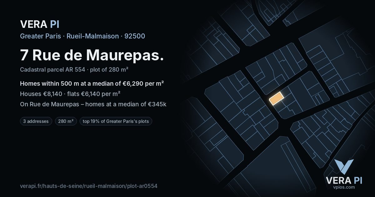 7 Rue de Maurepas, Rueil-Malmaison at night – the plot lit, the parcels around coloured by the prices near them