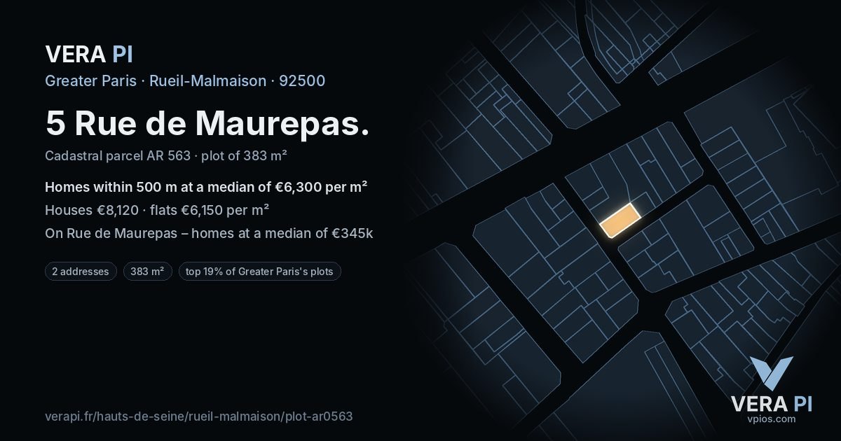5 Rue de Maurepas, Rueil-Malmaison at night – the plot lit, the parcels around coloured by the prices near them