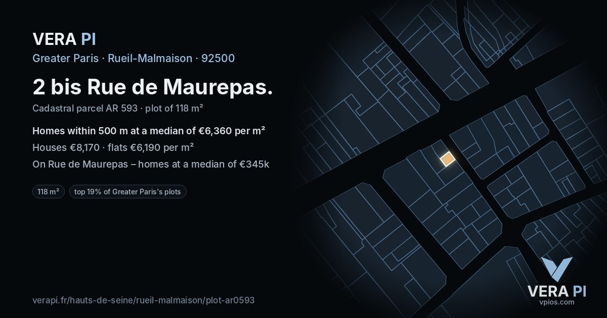2 bis Rue de Maurepas, Rueil-Malmaison at night – the plot lit, the parcels around coloured by the prices near them
