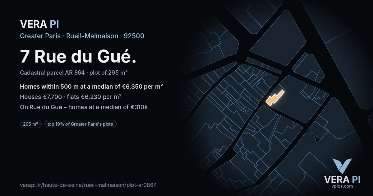 7 Rue du Gué, Rueil-Malmaison at night – the plot lit, the parcels around coloured by the prices near them