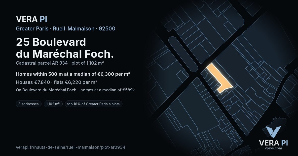 25 Boulevard du Maréchal Foch, Rueil-Malmaison at night – the plot lit, the parcels around coloured by the prices near them