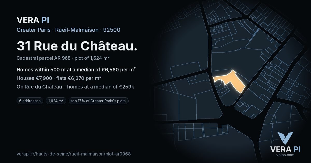 31 Rue du Château, Rueil-Malmaison at night – the plot lit, the parcels around coloured by the prices near them