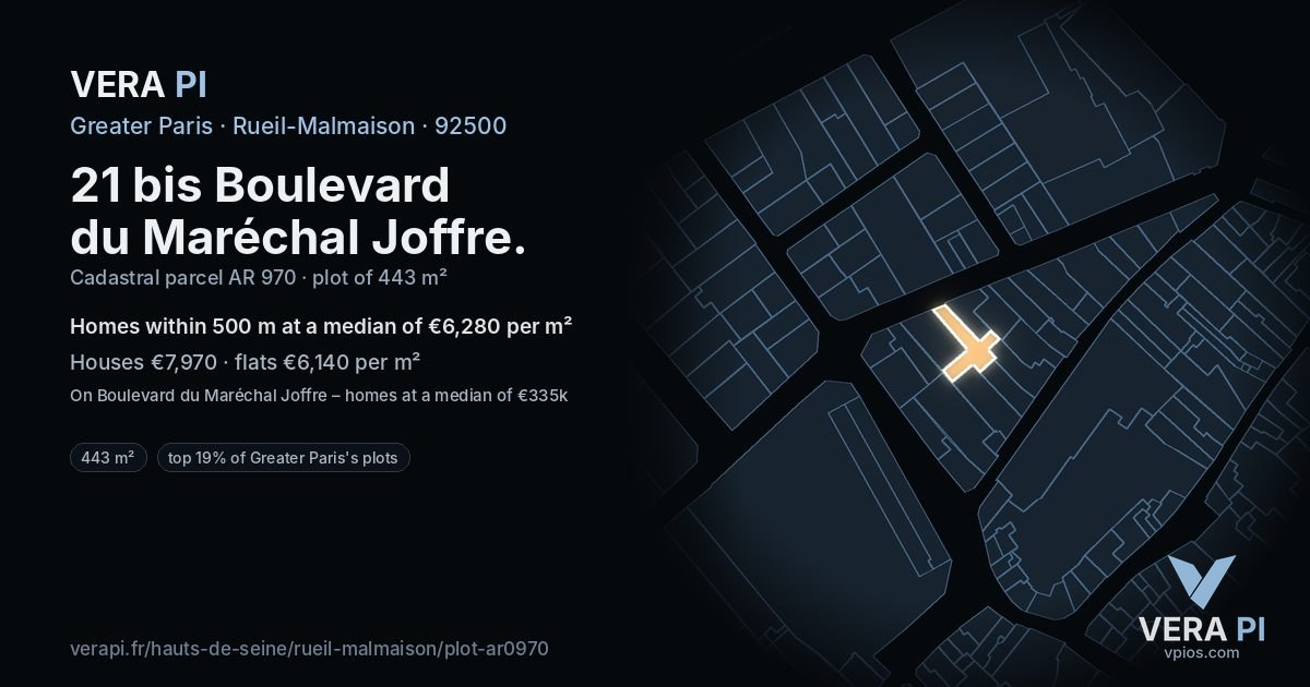 21 bis Boulevard du Maréchal Joffre, Rueil-Malmaison at night – the plot lit, the parcels around coloured by the prices near them