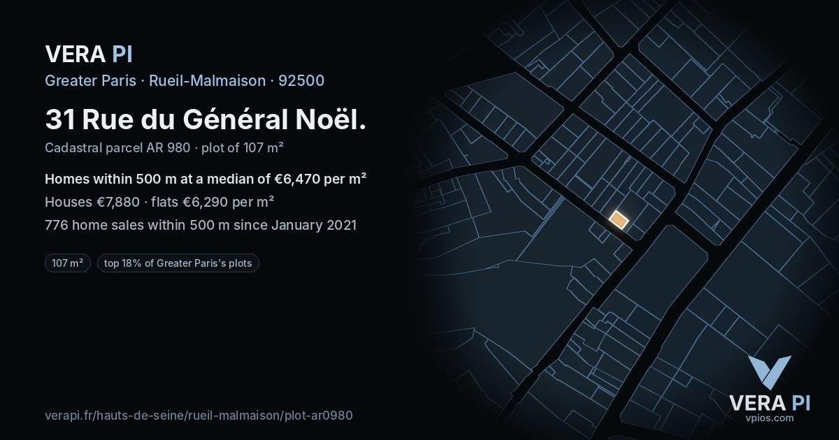 31 Rue du Général Noël, Rueil-Malmaison at night – the plot lit, the parcels around coloured by the prices near them