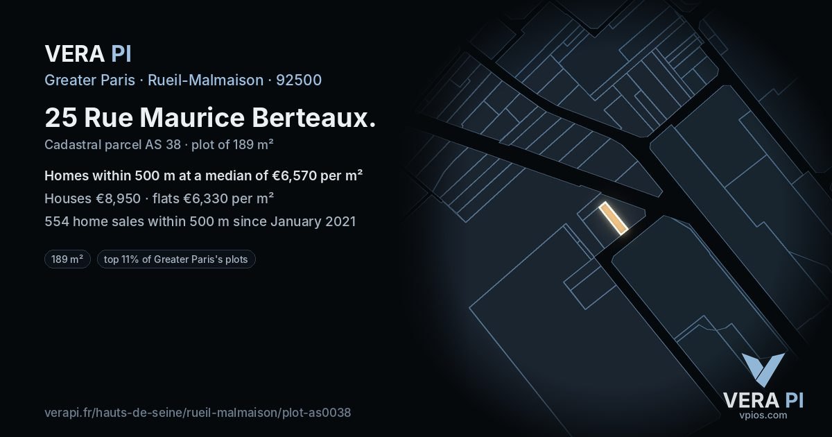 25 Rue Maurice Berteaux, Rueil-Malmaison at night – the plot lit, the parcels around coloured by the prices near them