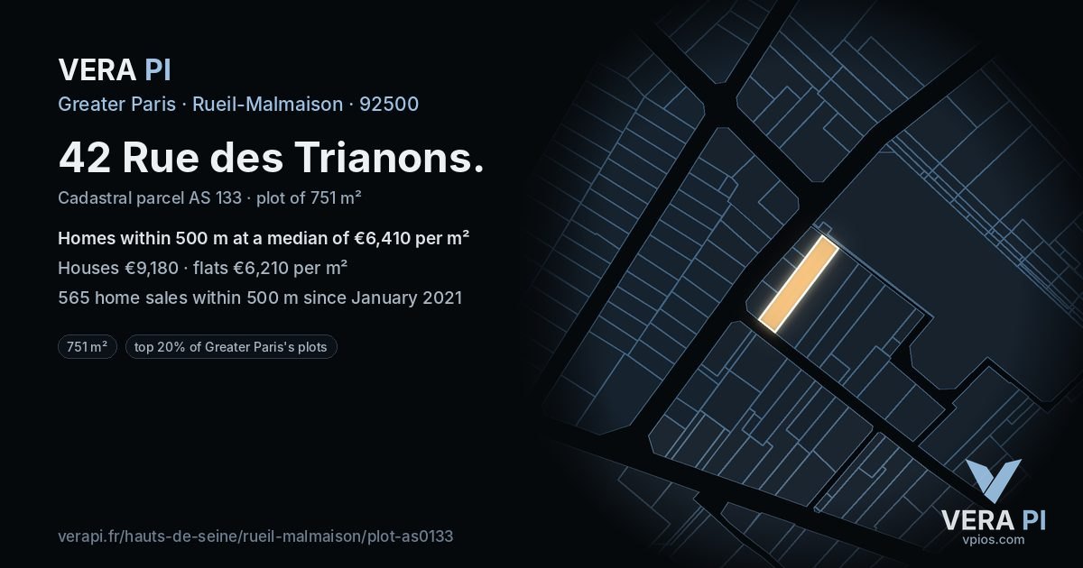 42 Rue des Trianons, Rueil-Malmaison at night – the plot lit, the parcels around coloured by the prices near them