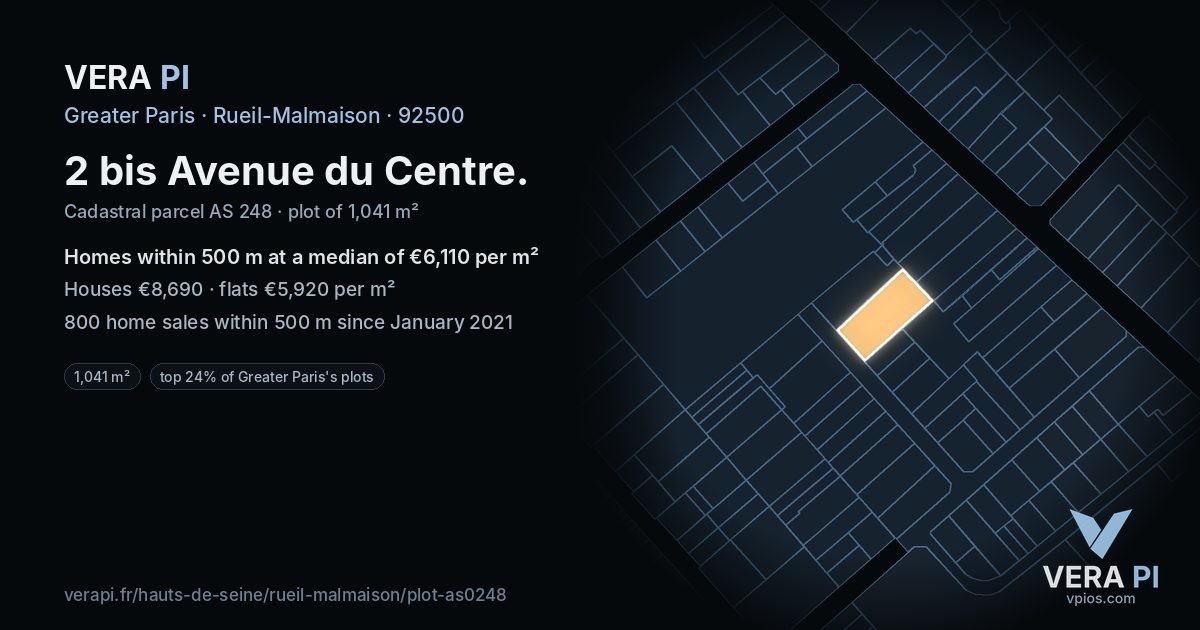 2 bis Avenue du Centre, Rueil-Malmaison at night – the plot lit, the parcels around coloured by the prices near them