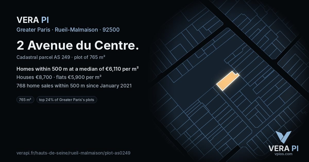 2 Avenue du Centre, Rueil-Malmaison at night – the plot lit, the parcels around coloured by the prices near them