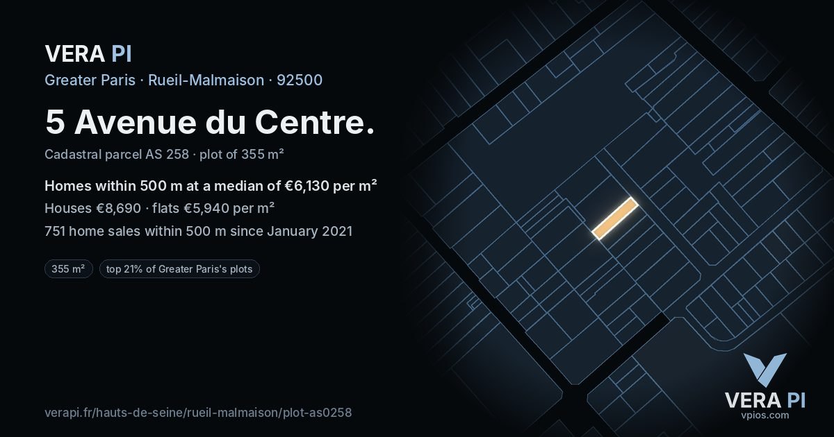 5 Avenue du Centre, Rueil-Malmaison at night – the plot lit, the parcels around coloured by the prices near them