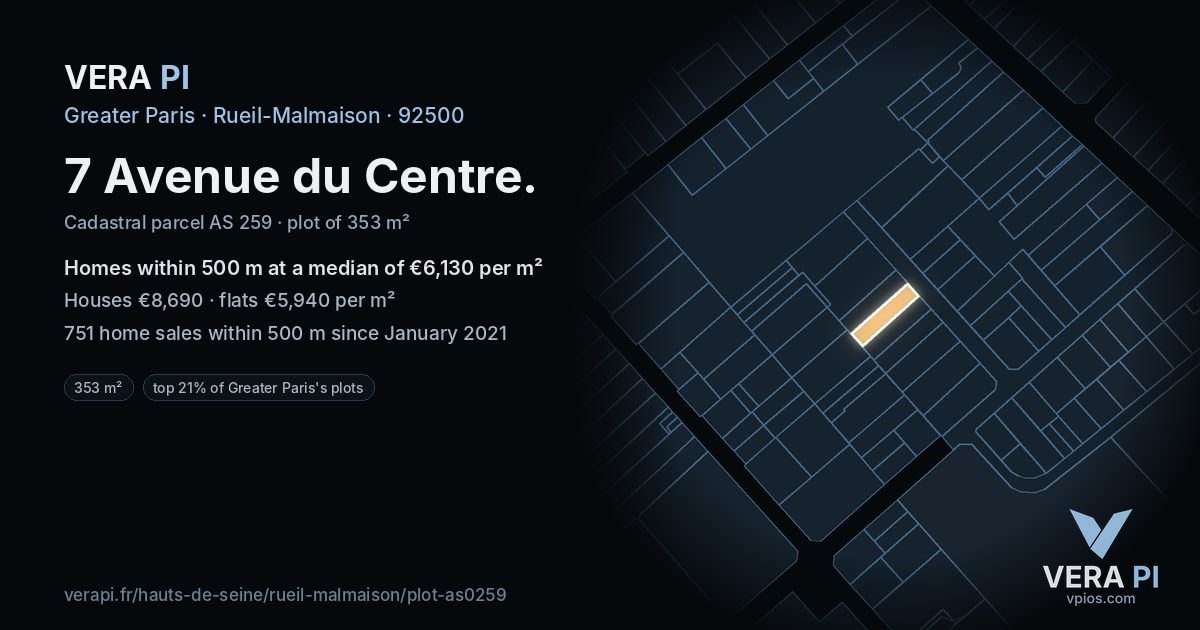 7 Avenue du Centre, Rueil-Malmaison at night – the plot lit, the parcels around coloured by the prices near them