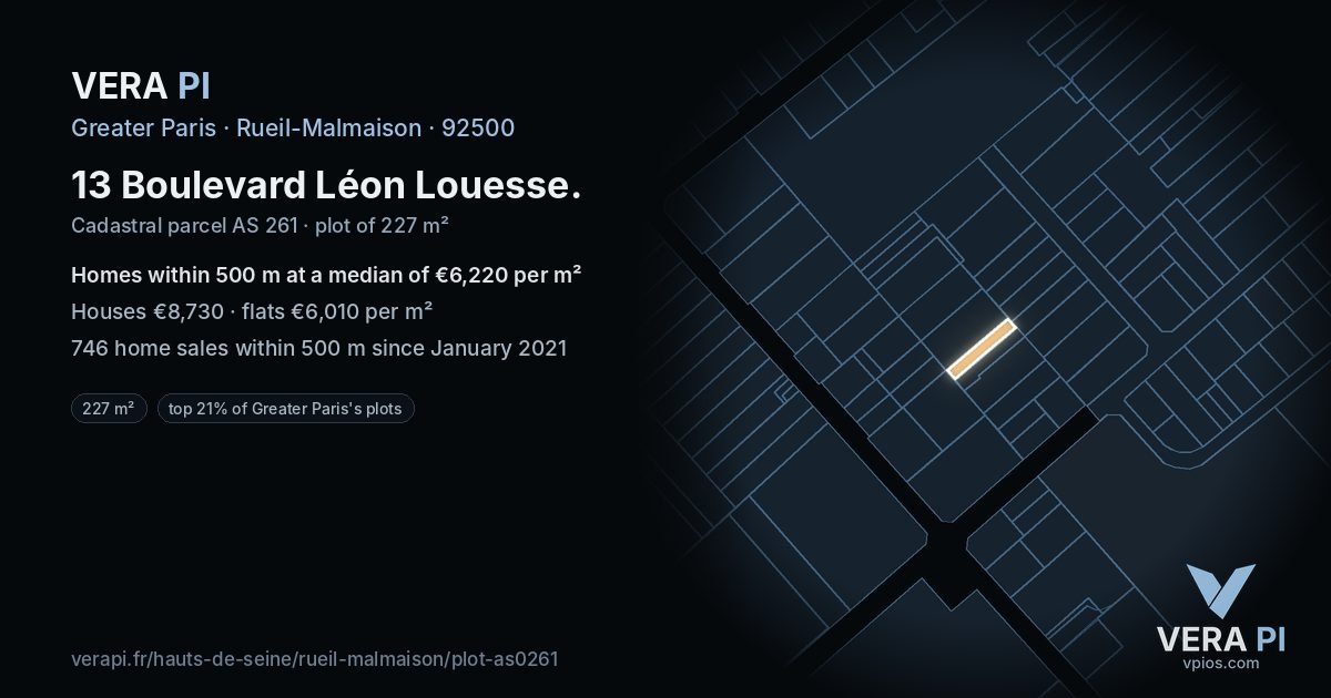 13 Boulevard Léon Louesse, Rueil-Malmaison at night – the plot lit, the parcels around coloured by the prices near them