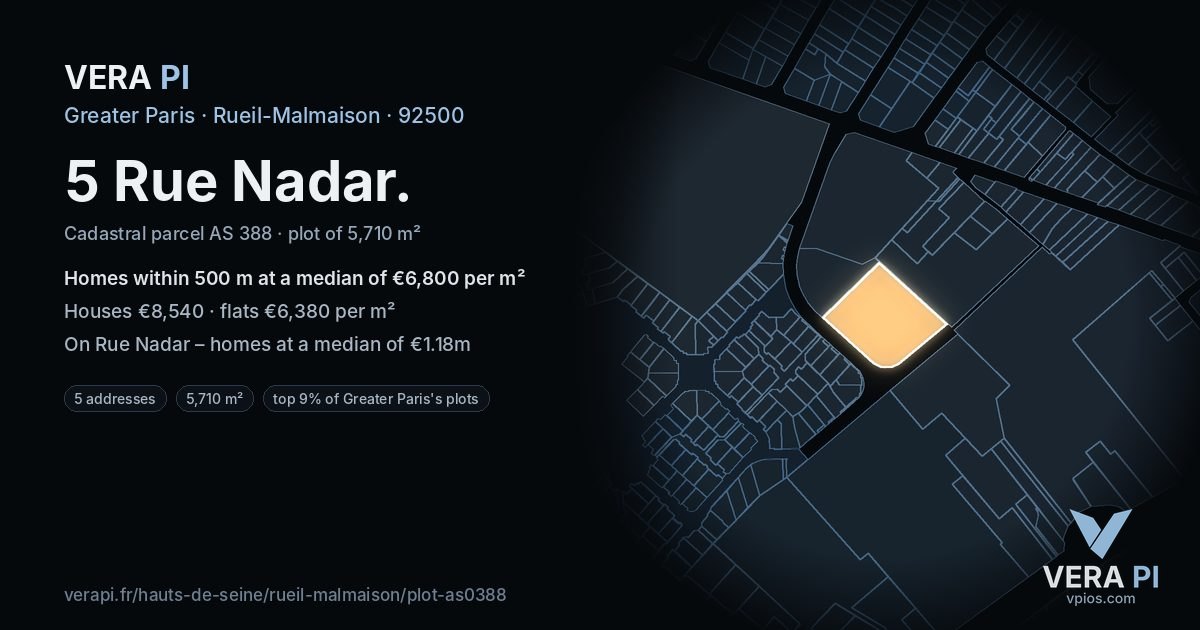 5 Rue Nadar, Rueil-Malmaison at night – the plot lit, the parcels around coloured by the prices near them