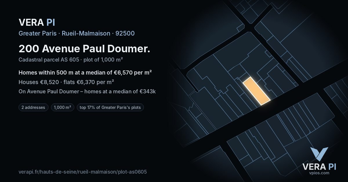200 Avenue Paul Doumer, Rueil-Malmaison at night – the plot lit, the parcels around coloured by the prices near them