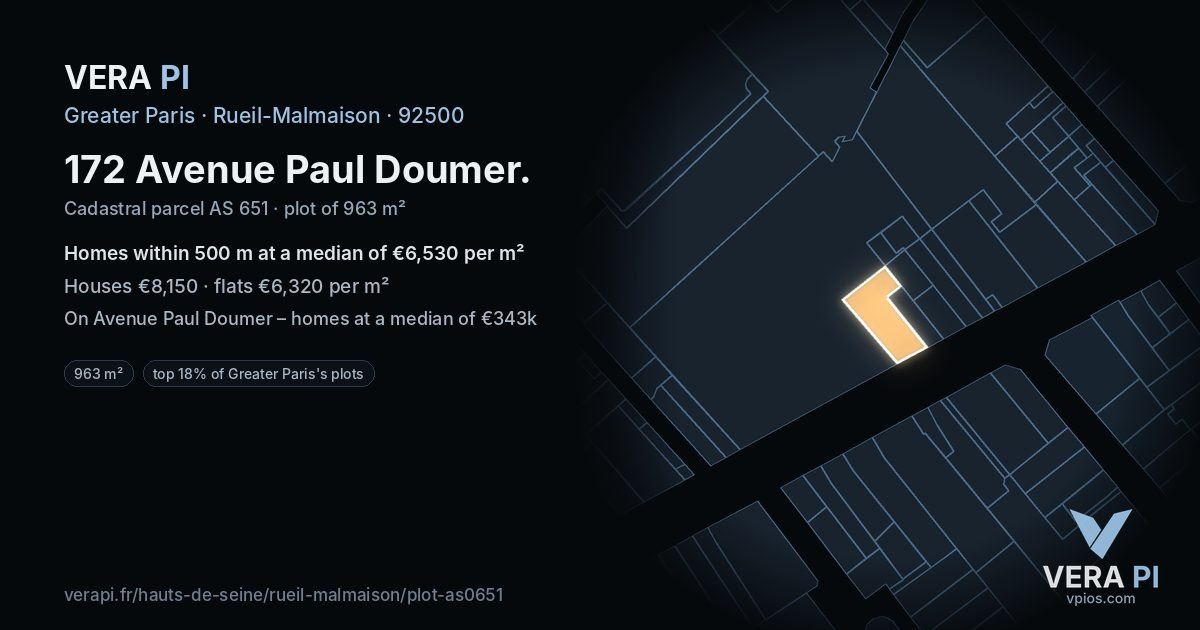 172 Avenue Paul Doumer, Rueil-Malmaison at night – the plot lit, the parcels around coloured by the prices near them