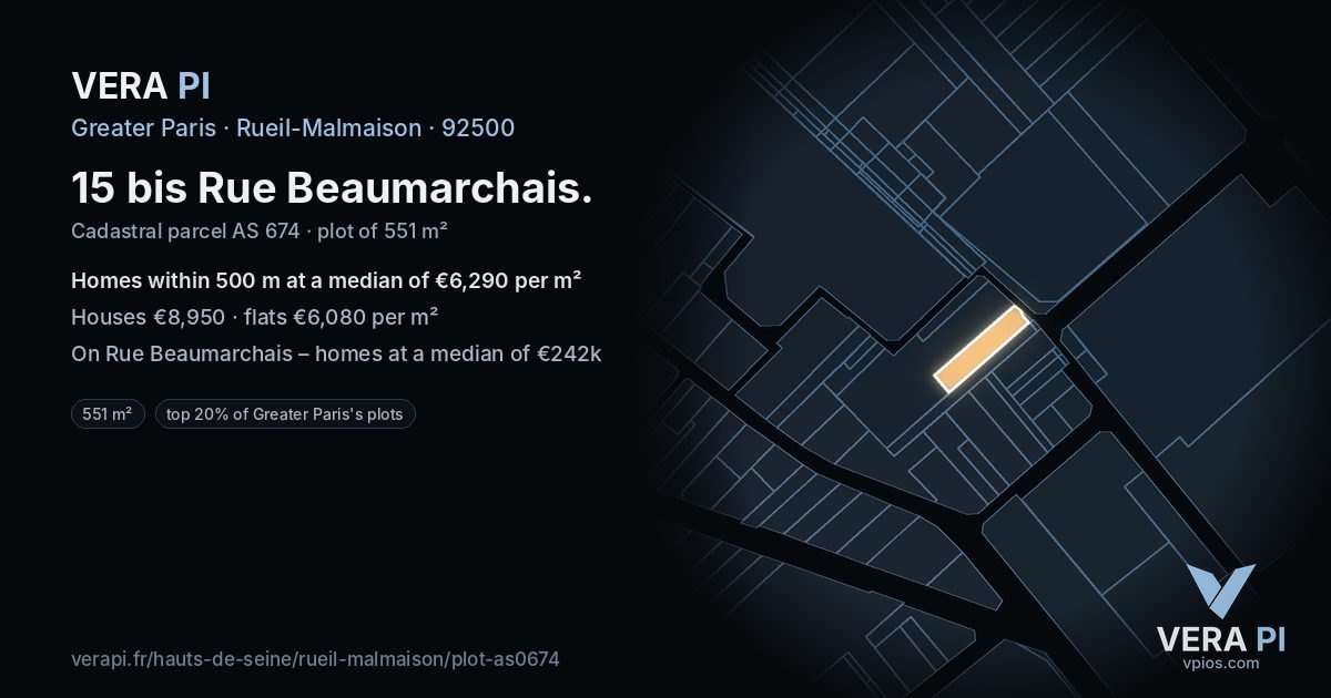 15 bis Rue Beaumarchais, Rueil-Malmaison at night – the plot lit, the parcels around coloured by the prices near them