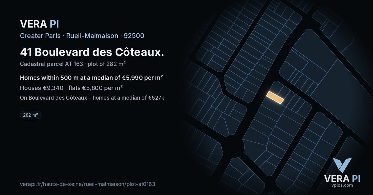 41 Boulevard des Côteaux, Rueil-Malmaison at night – the plot lit, the parcels around coloured by the prices near them