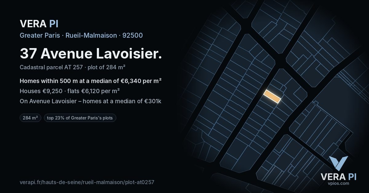 37 Avenue Lavoisier, Rueil-Malmaison at night – the plot lit, the parcels around coloured by the prices near them