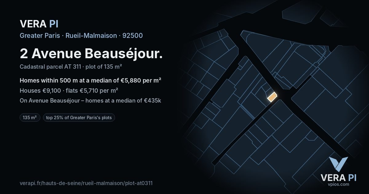 2 Avenue Beauséjour, Rueil-Malmaison at night – the plot lit, the parcels around coloured by the prices near them