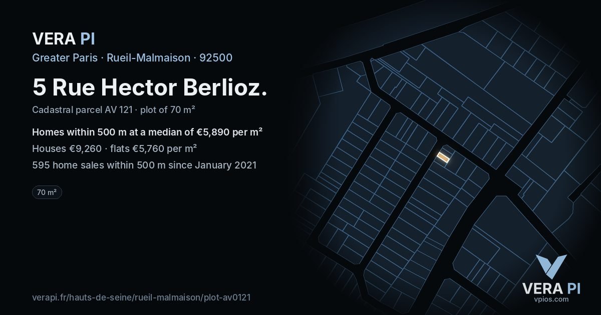 5 Rue Hector Berlioz, Rueil-Malmaison at night – the plot lit, the parcels around coloured by the prices near them