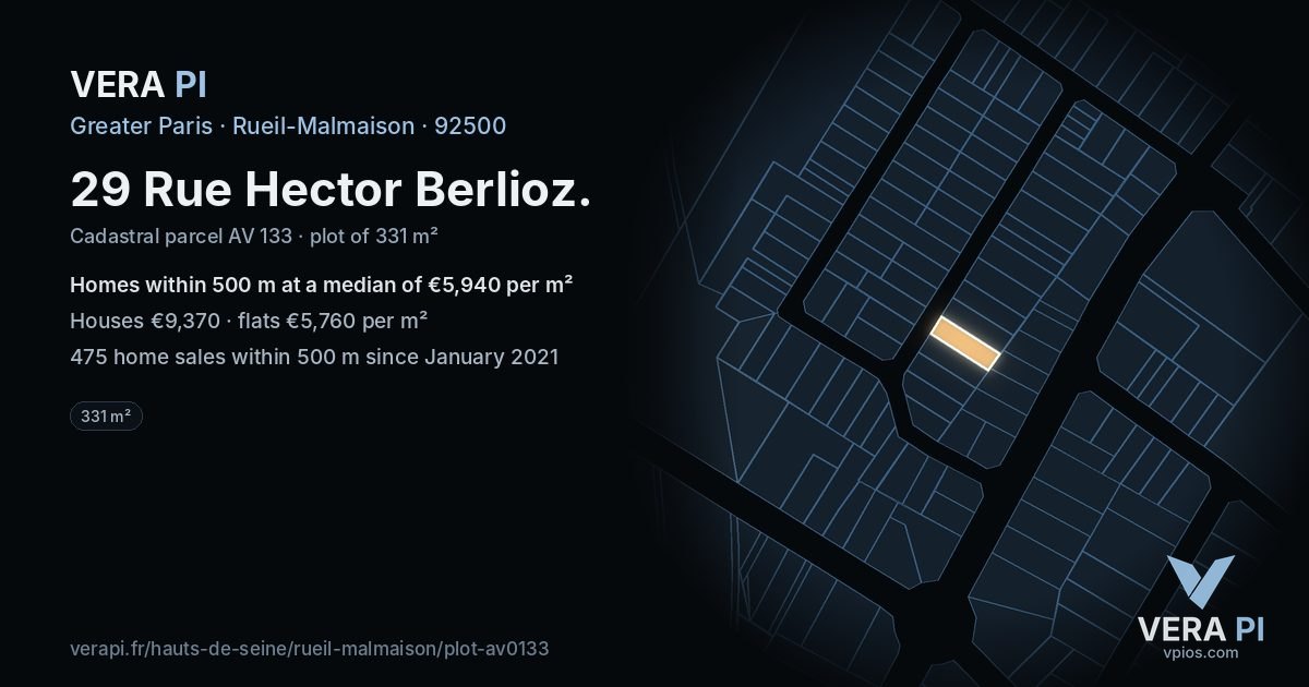 29 Rue Hector Berlioz, Rueil-Malmaison at night – the plot lit, the parcels around coloured by the prices near them
