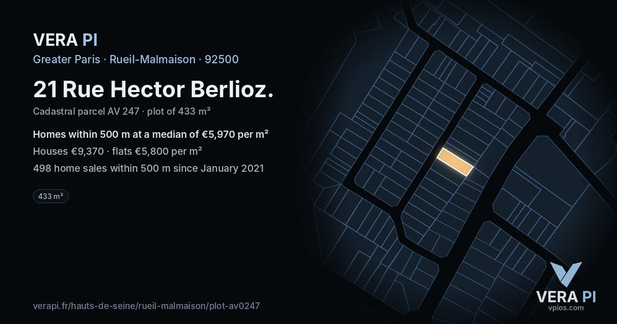 21 Rue Hector Berlioz, Rueil-Malmaison at night – the plot lit, the parcels around coloured by the prices near them