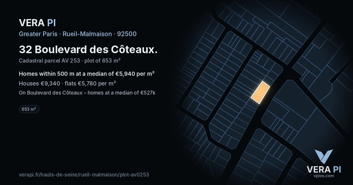 32 Boulevard des Côteaux, Rueil-Malmaison at night – the plot lit, the parcels around coloured by the prices near them