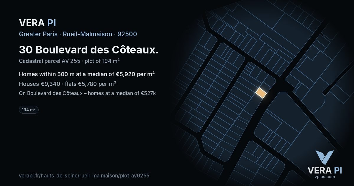 30 Boulevard des Côteaux, Rueil-Malmaison at night – the plot lit, the parcels around coloured by the prices near them