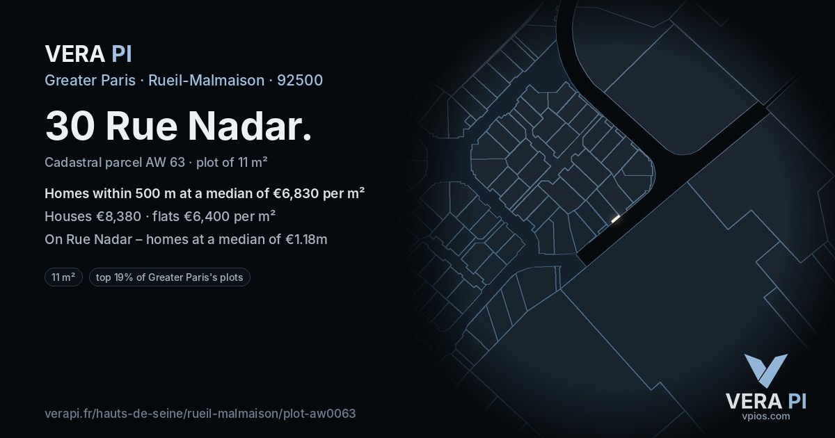 30 Rue Nadar, Rueil-Malmaison at night – the plot lit, the parcels around coloured by the prices near them