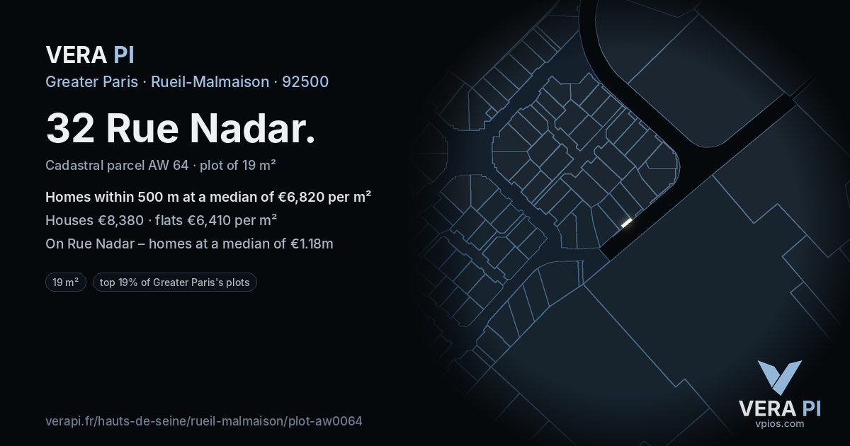 32 Rue Nadar, Rueil-Malmaison at night – the plot lit, the parcels around coloured by the prices near them